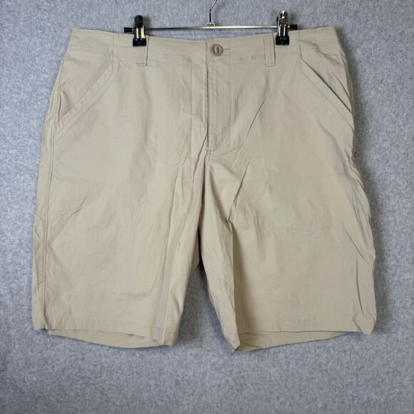 Under Armour Other - Under Armour Men's Size 36 Loose Heat Gear Flat Front Shorts Beige